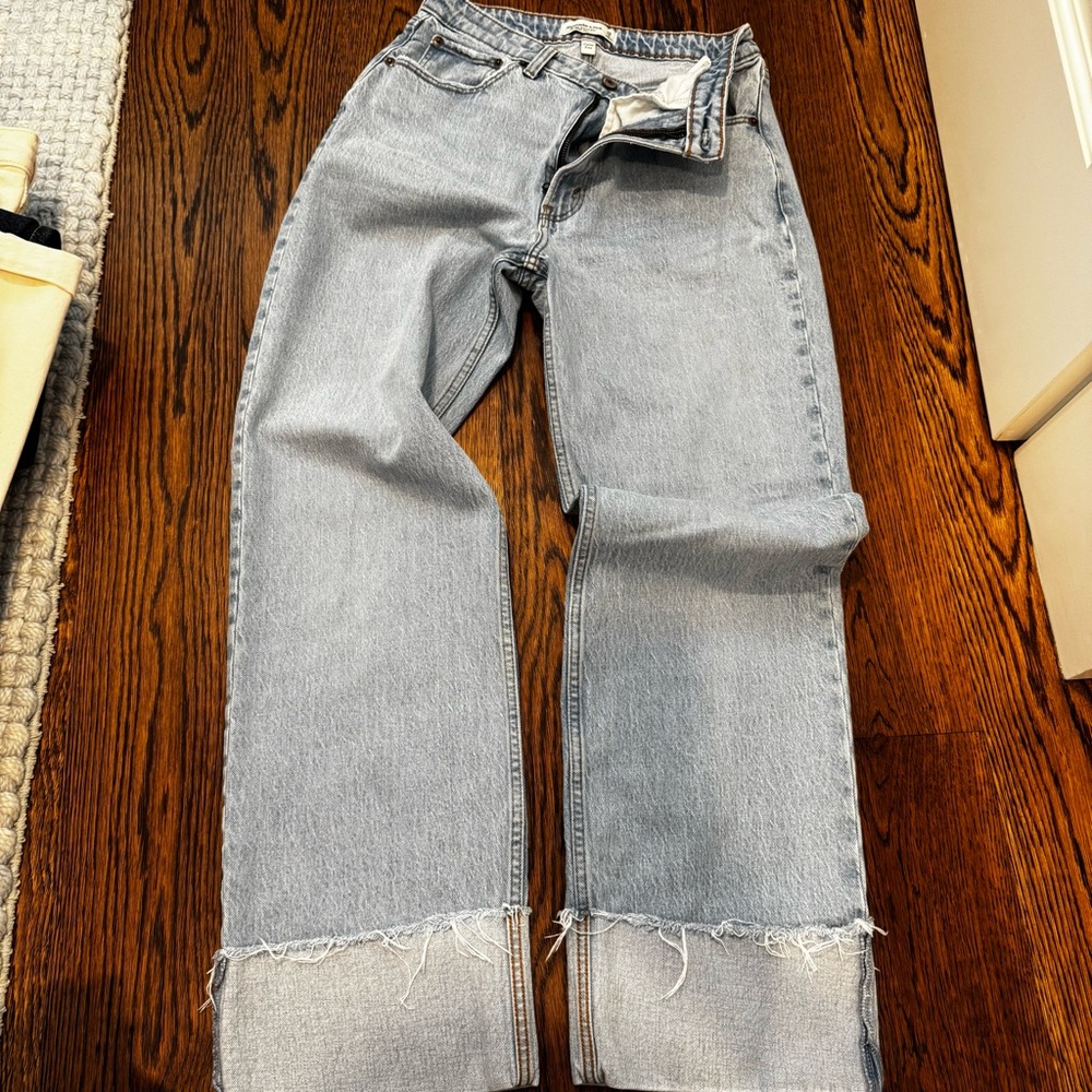 Abercrombie & Fitch Curve Love “90s Relaxed” Jeans – Size 28/6